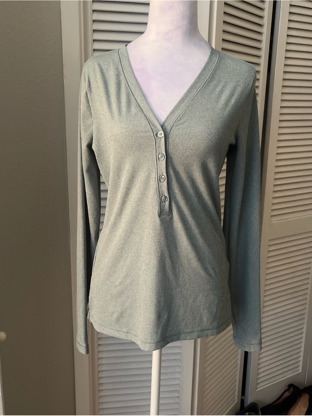 Athleta Sage Green long sleeve button uptempo ribbed Henley size M
